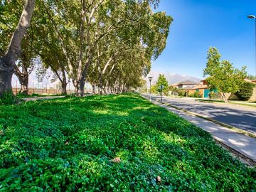 VENTA DE CASA en condominio. Parque Cousiño, BARRIO LA HACIENDA. PEÑALOLÉN.