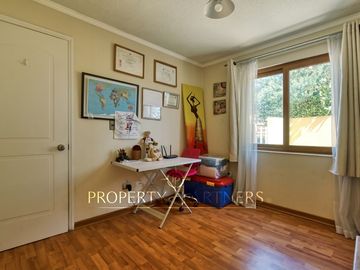 VENTA DE CASA en condominio. Parque Cousiño, BARRIO LA HACIENDA. PEÑALOLÉN.
