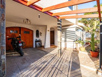 Casa pasaje cerrado en el Milagro