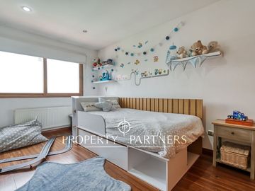 Venta de hermosa y cómoda casa, con espectacular vista, en Condominio Arboretum de Peñalolén