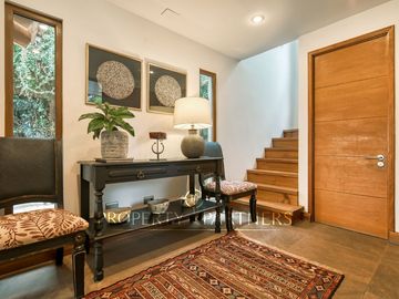 Venta de hermosa y cómoda casa, con espectacular vista, en Condominio Arboretum de Peñalolén