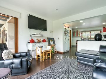 Venta de hermosa y cómoda casa, con espectacular vista, en Condominio Arboretum de Peñalolén