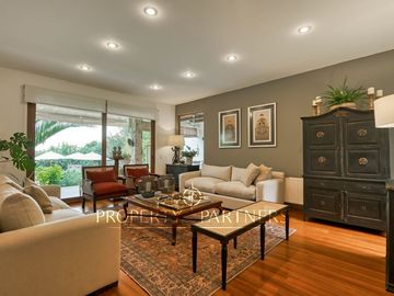 Venta de hermosa y cómoda casa, con espectacular vista, en Condominio Arboretum de Peñalolén