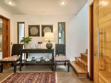 Venta de hermosa y cómoda casa, con espectacular vista, en Condominio Arboretum de Peñalolén