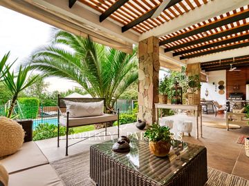 Venta de hermosa y cómoda casa, con espectacular vista, en Condominio Arboretum de Peñalolén