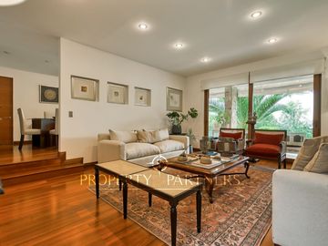 Venta de hermosa y cómoda casa, con espectacular vista, en Condominio Arboretum de Peñalolén