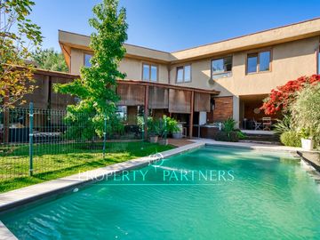 Venta Casa Moderna Ecológica en Condominio Arboretum en Peñalolén