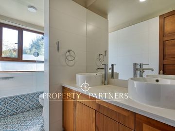 Venta Casa Moderna Ecológica en Condominio Arboretum en Peñalolén