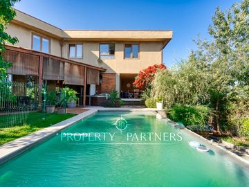 Venta Casa Moderna Ecológica en Condominio Arboretum en Peñalolén