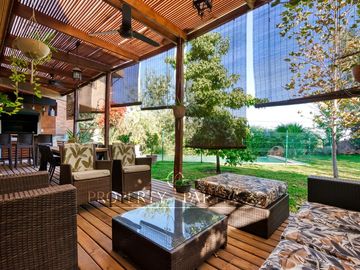 Venta Casa Moderna Ecológica en Condominio Arboretum en Peñalolén