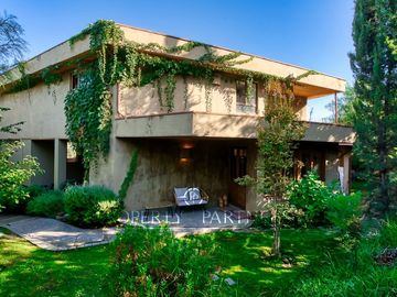 Venta Casa Moderna Ecológica en Condominio Arboretum en Peñalolén