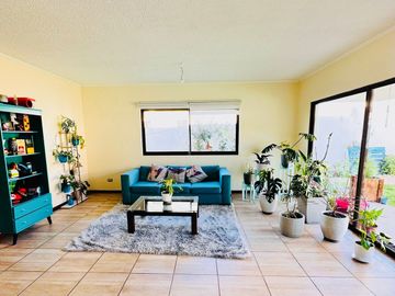 Moderna y Vanguardista Casa en Privilegiado Sector de Peñuelas