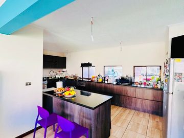 Moderna y Vanguardista Casa en Privilegiado Sector de Peñuelas