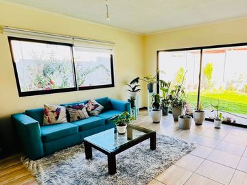 Moderna y Vanguardista Casa en Privilegiado Sector de Peñuelas
