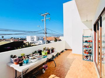 Moderna y Vanguardista Casa en Privilegiado Sector de Peñuelas