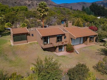 Linda casa de construcción solida en  exclusivo condominio de La Serena