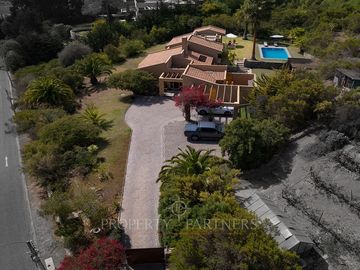 Linda casa de construcción solida en  exclusivo condominio de La Serena