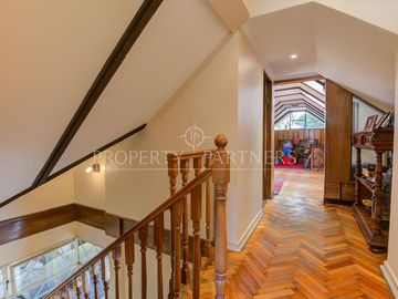 Gran casa con amplios espacios/5D /3B /3E / gran terreno con lindos jardines/ barrio muy residencial/ Martin Alonzo Pinzón