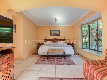 Gran casa con amplios espacios/5D /3B /3E / gran terreno con lindos jardines/ barrio muy residencial/ Martin Alonzo Pinzón