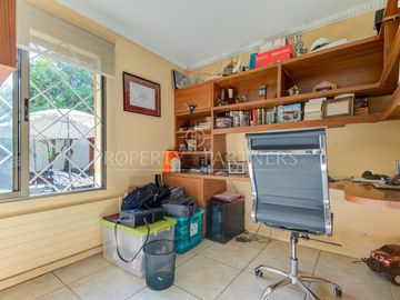 Gran casa con amplios espacios/5D /3B /3E / gran terreno con lindos jardines/ barrio muy residencial/ Martin Alonzo Pinzón
