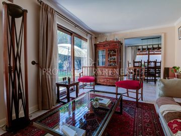 Gran casa con amplios espacios/5D /3B /3E / gran terreno con lindos jardines/ barrio muy residencial/ Martin Alonzo Pinzón