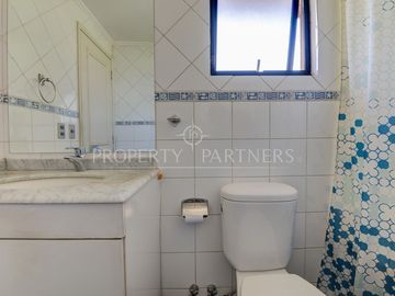 Gran casa con amplios espacios/5D /3B /3E / gran terreno con lindos jardines/ barrio muy residencial/ Martin Alonzo Pinzón