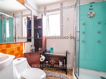 Excelente casa de tres niveles en sector residencial de Peñuelas