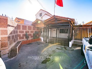 Excelente casa de tres niveles en sector residencial de Peñuelas