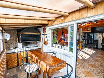 Excelente casa de tres niveles en sector residencial de Peñuelas