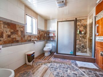 Excelente casa de tres niveles en sector residencial de Peñuelas