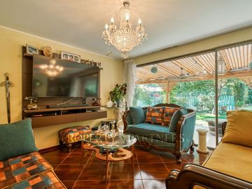 Venta Casa en seguro condominio, Peñalolén