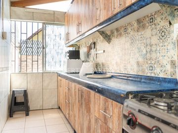 4 dormitorios con piscina y quincho, Ponce de Zamora, cercano Rojas Magallanes