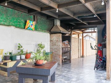 4 dormitorios con piscina y quincho, Ponce de Zamora, cercano Rojas Magallanes