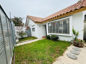 Cómoda Casa en sector Residencial de Peñuelas