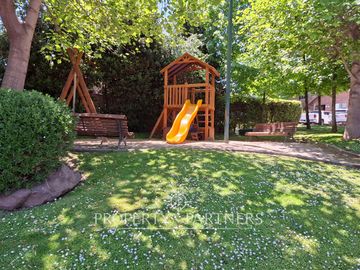 5 dormitorios, piscina, gran terraza con quincho, full equipada Cno. de Las Araucarias/Alto Macul