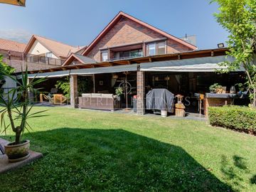 5 dormitorios, piscina, gran terraza con quincho, full equipada Cno. de Las Araucarias/Alto Macul
