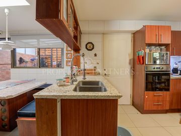 5 dormitorios, piscina, gran terraza con quincho, full equipada Cno. de Las Araucarias/Alto Macul