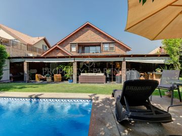 5 dormitorios, piscina, gran terraza con quincho, full equipada Cno. de Las Araucarias/Alto Macul