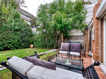 Casa Inglesa en Condominio, pasos de colegio Los Alerces y Costanera Norte