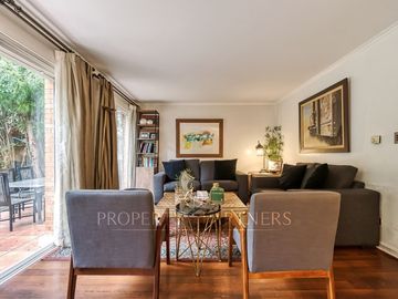 Casa Inglesa en Condominio, pasos de colegio Los Alerces y Costanera Norte