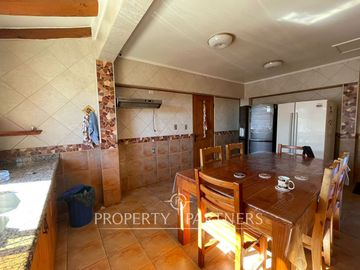 Gran Casa en Venta en La Herradura  con Vista al Mar