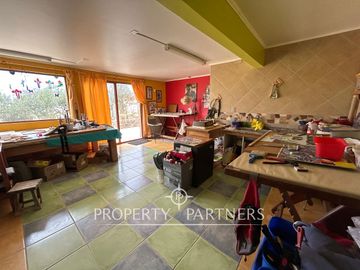 Gran Casa en Venta en La Herradura  con Vista al Mar