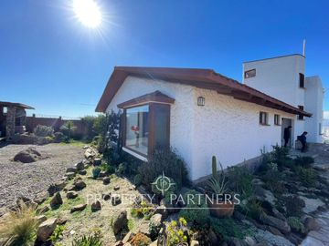 Gran Casa en Venta en La Herradura  con Vista al Mar