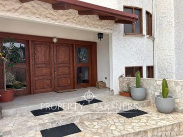 Gran Casa en Venta en La Herradura  con Vista al Mar