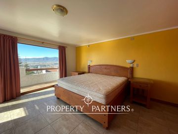 Gran Casa en Venta en La Herradura  con Vista al Mar