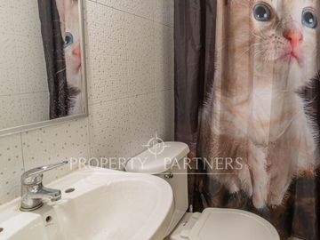 Casa de 5 dormitorios y 3 baños en villa residencial