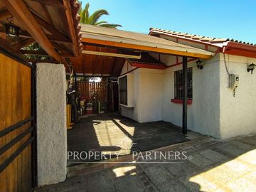 Casa de 5 dormitorios y 3 baños en villa residencial