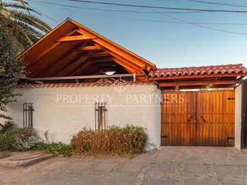 Casa de 5 dormitorios y 3 baños en villa residencial