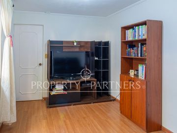 Casa de 5 dormitorios y 3 baños en villa residencial