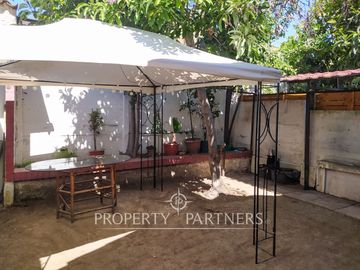 Casa de 5 dormitorios y 3 baños en villa residencial